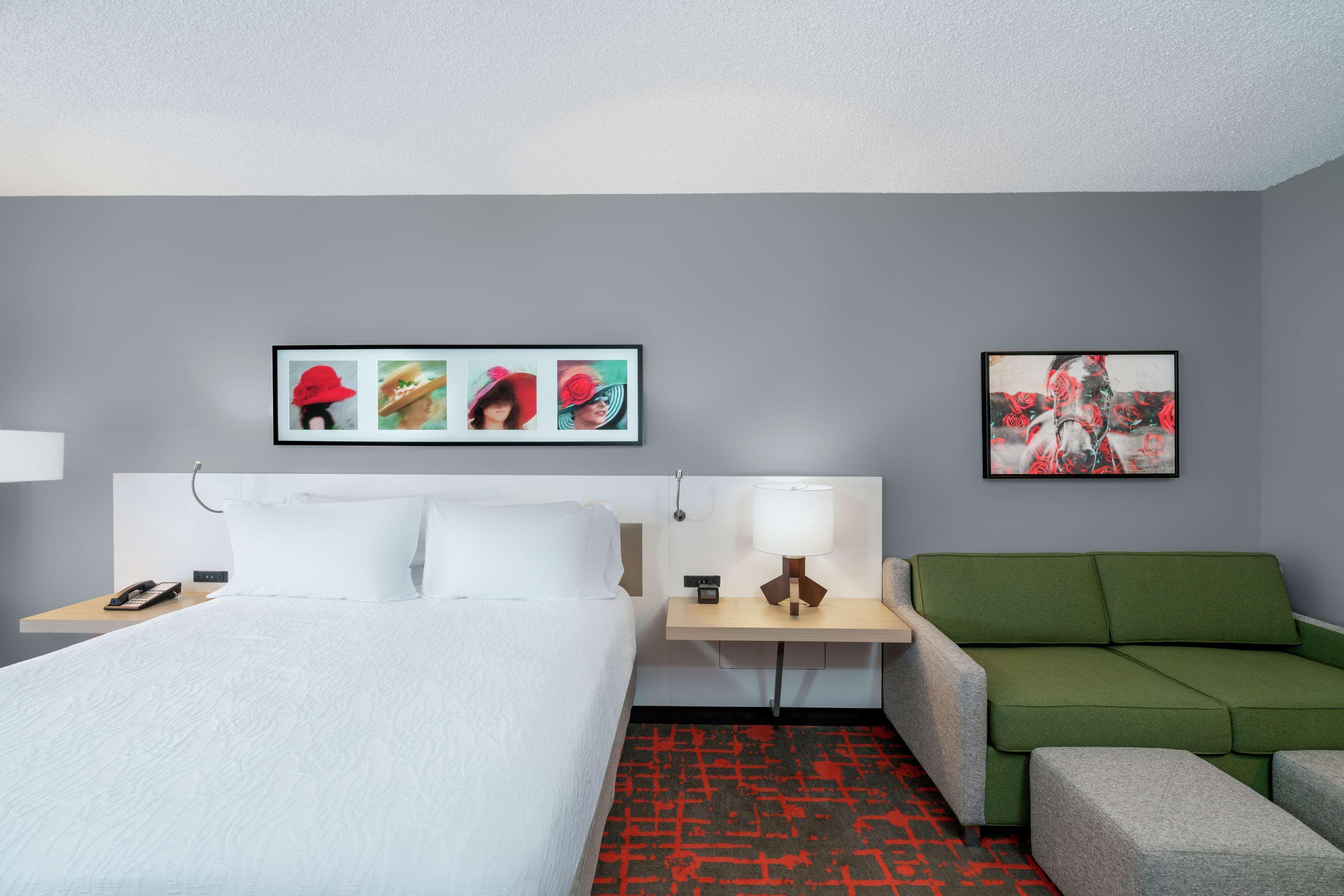 Hilton Garden Inn Louisville East Экстерьер фото