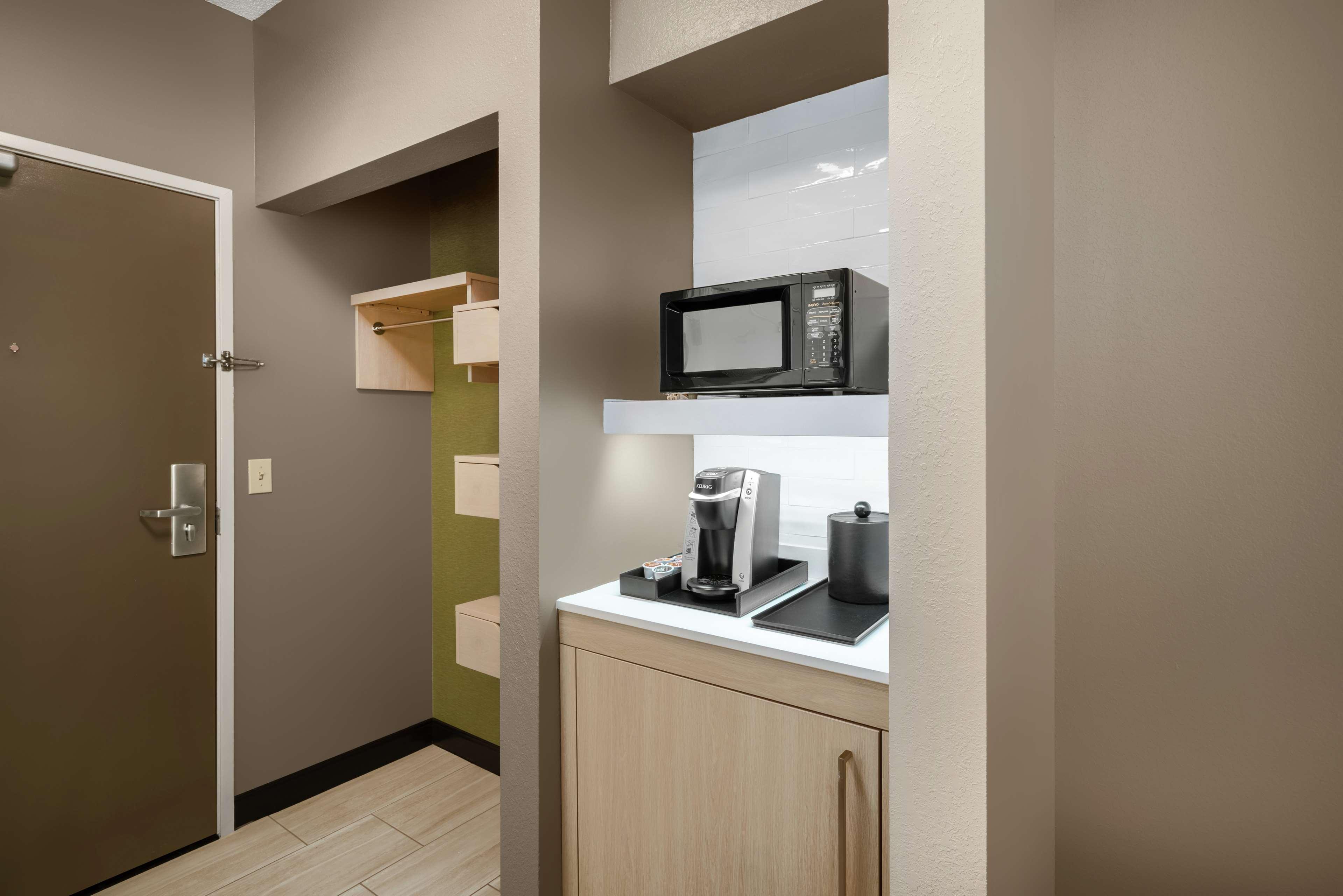 Hilton Garden Inn Louisville East Экстерьер фото