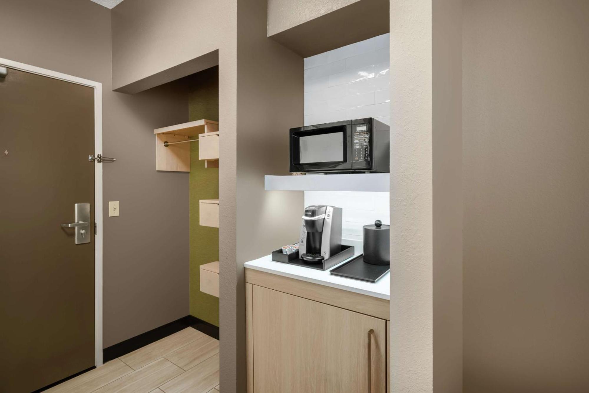 Hilton Garden Inn Louisville East Экстерьер фото