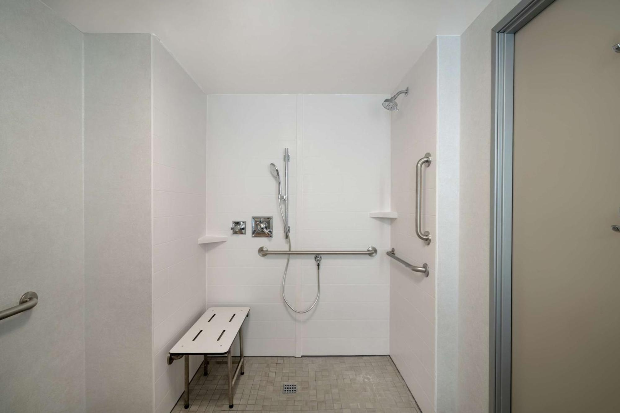 Hilton Garden Inn Louisville East Экстерьер фото