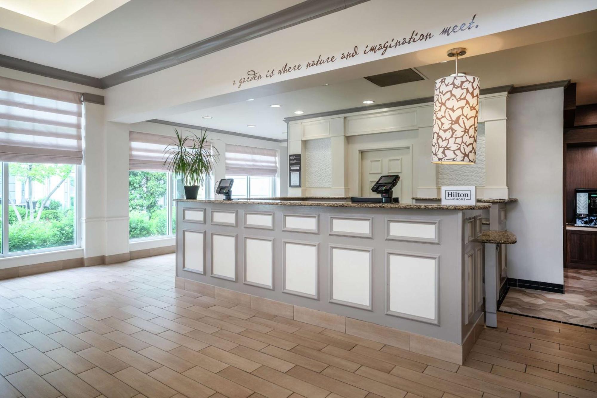 Hilton Garden Inn Louisville East Экстерьер фото