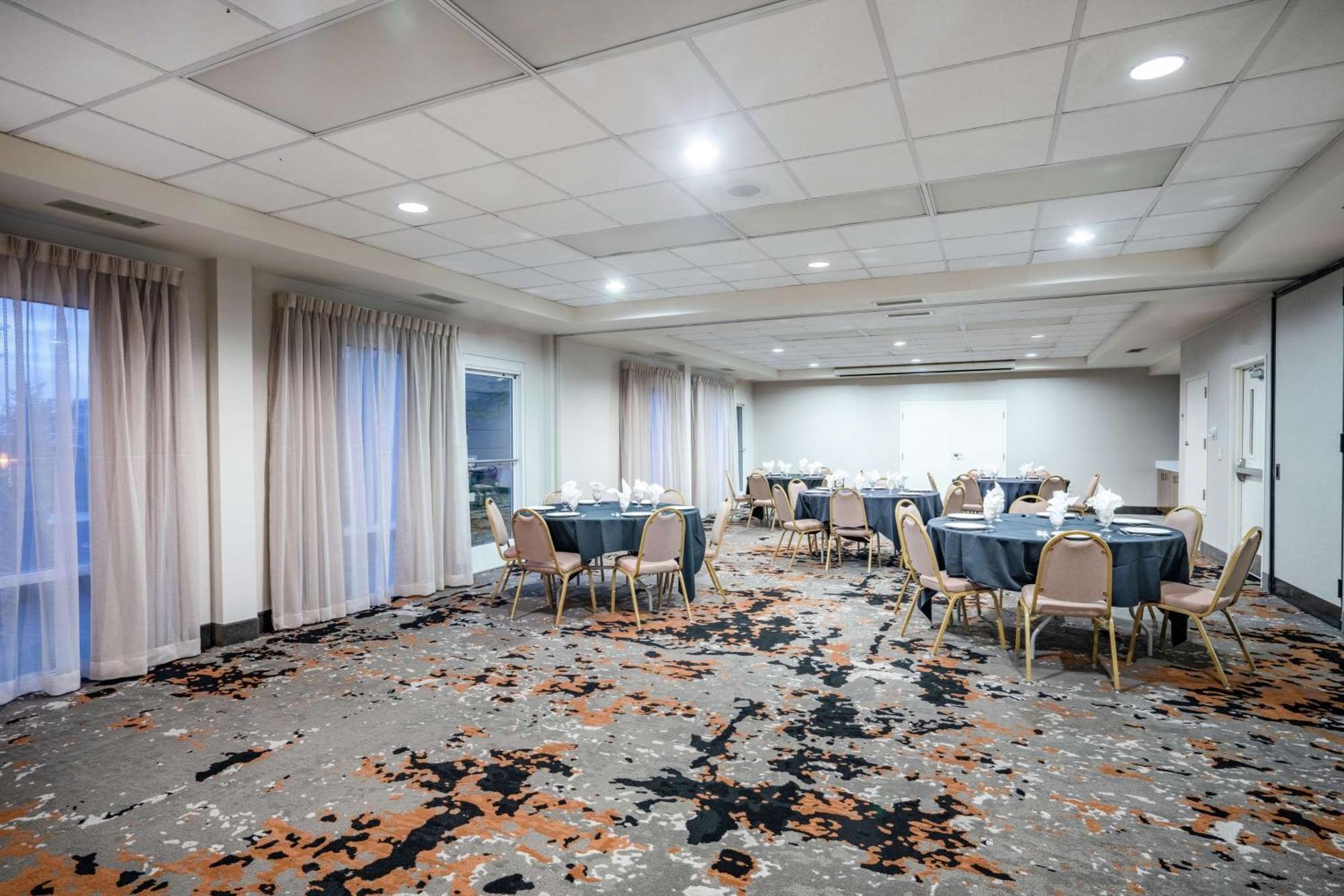 Hilton Garden Inn Louisville East Экстерьер фото