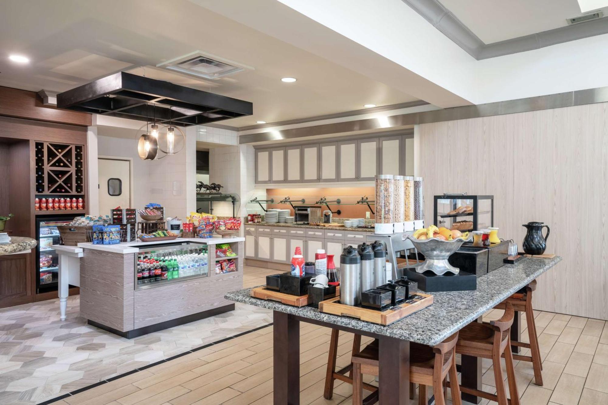 Hilton Garden Inn Louisville East Экстерьер фото