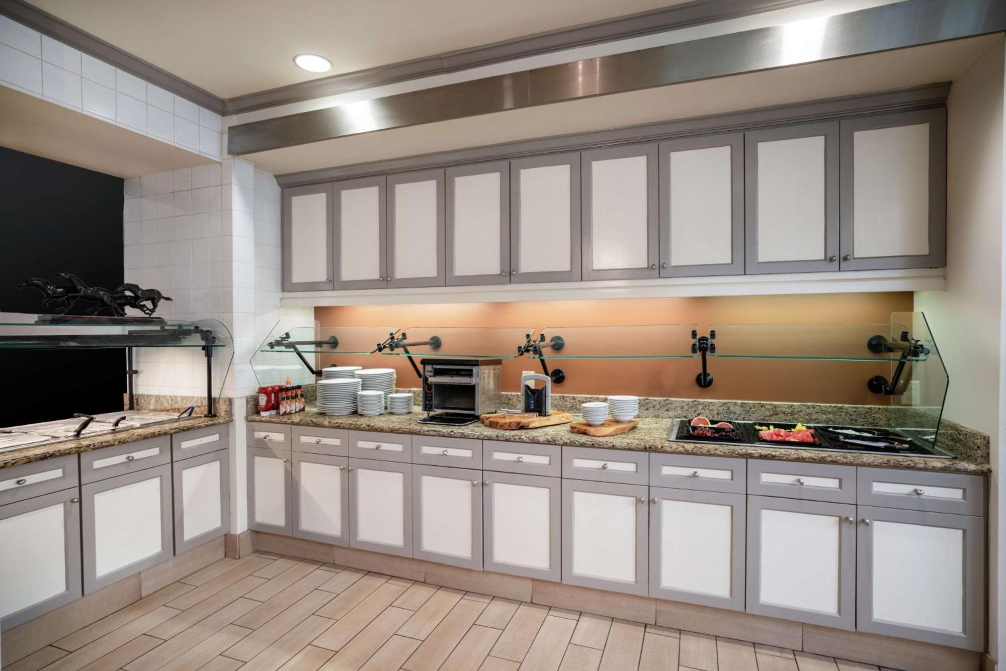 Hilton Garden Inn Louisville East Экстерьер фото