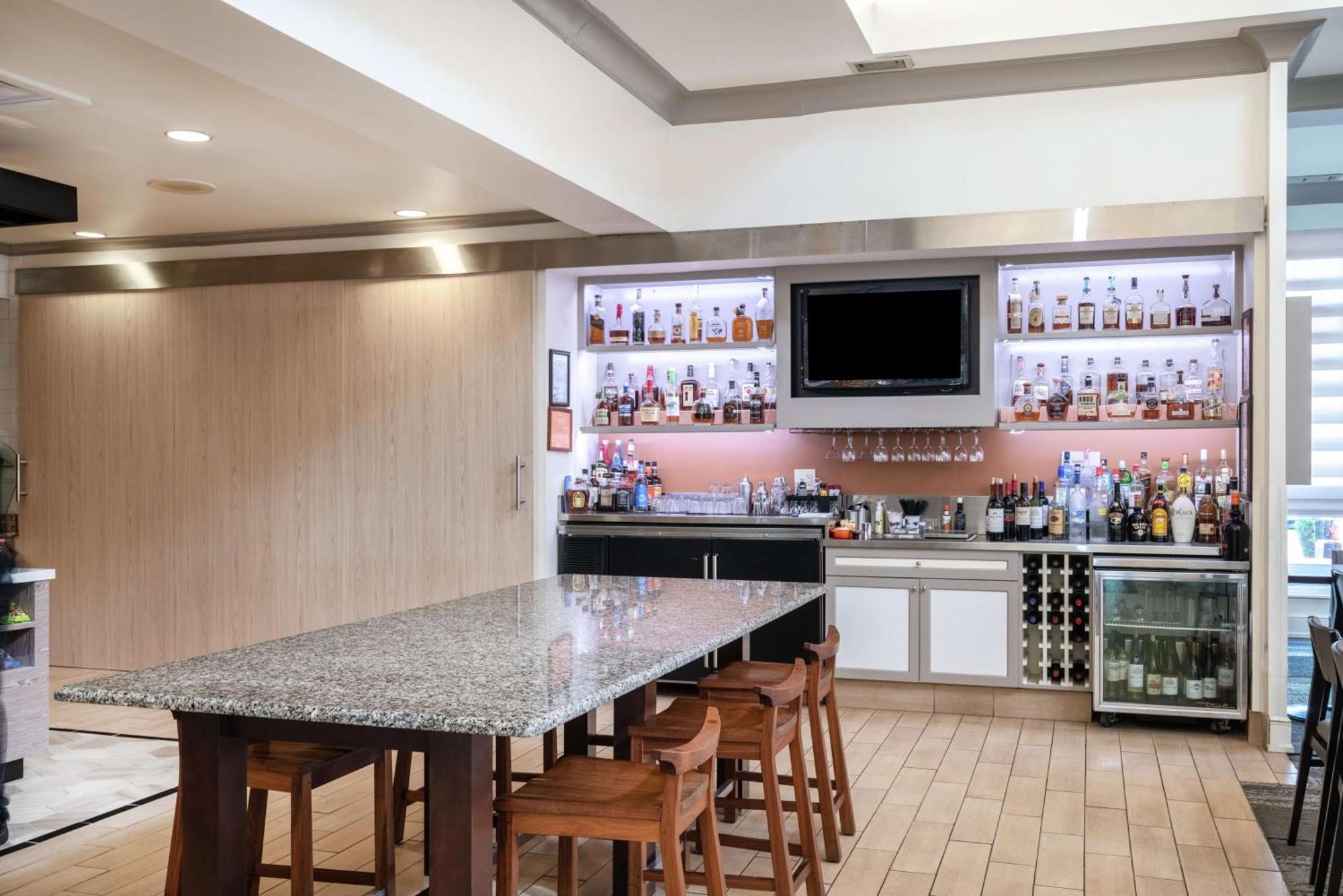 Hilton Garden Inn Louisville East Экстерьер фото