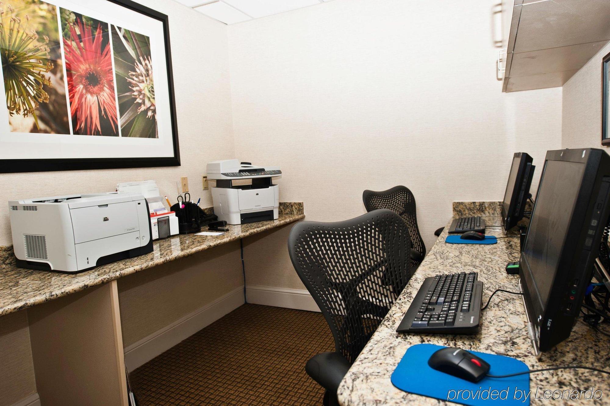 Hilton Garden Inn Louisville East Экстерьер фото