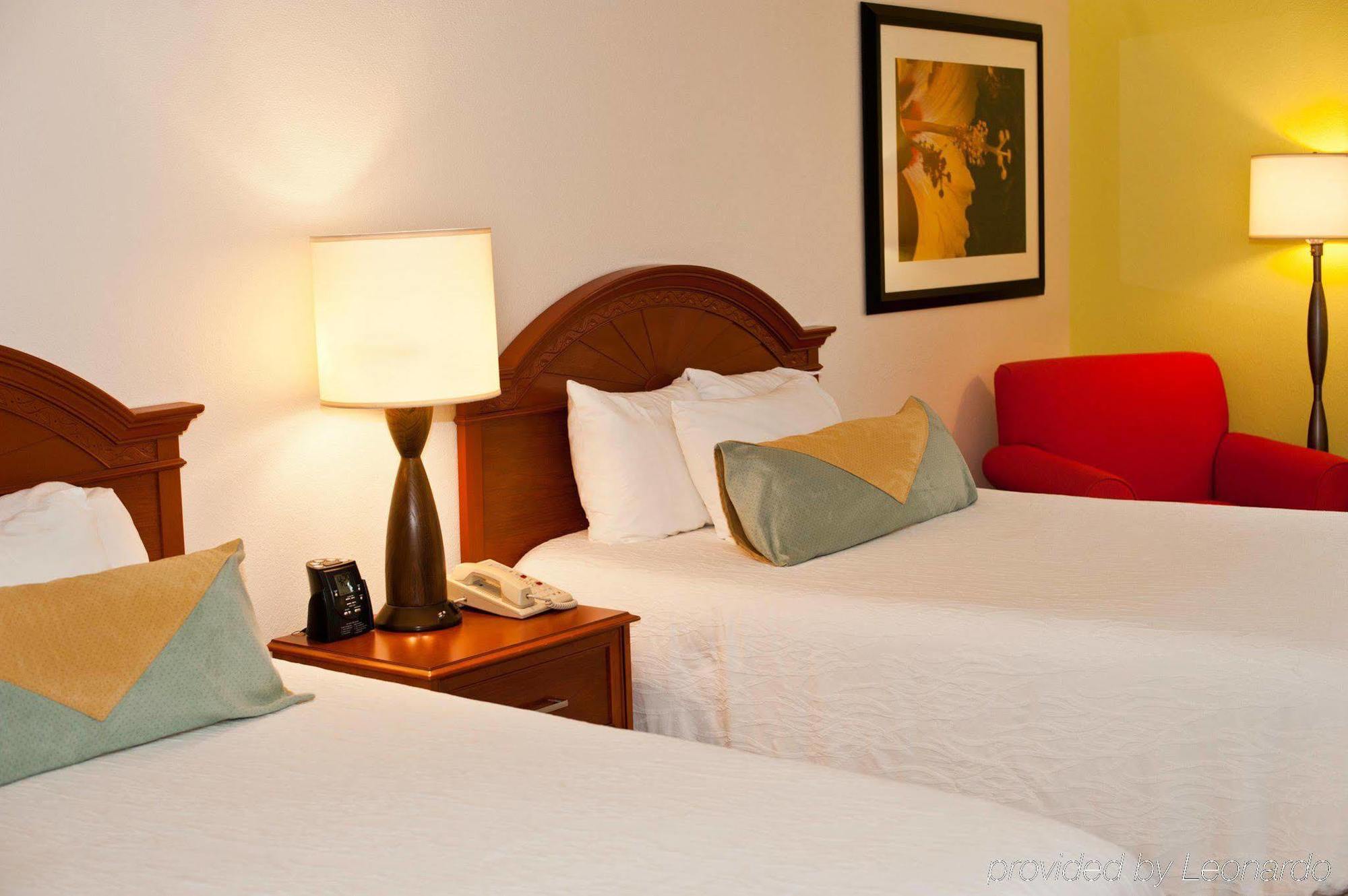 Hilton Garden Inn Louisville East Экстерьер фото