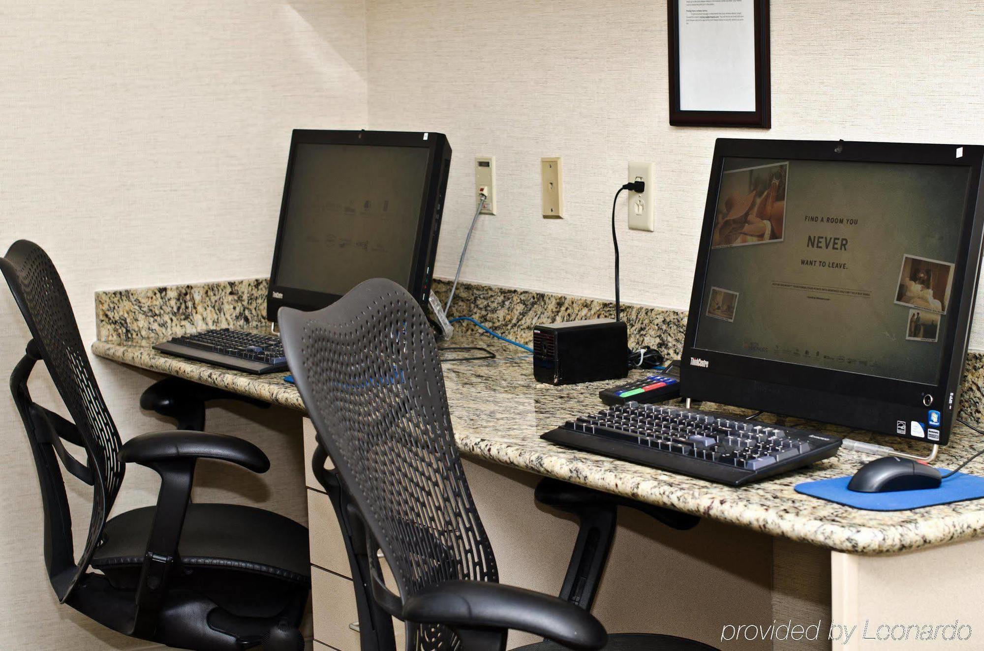 Hilton Garden Inn Louisville East Экстерьер фото