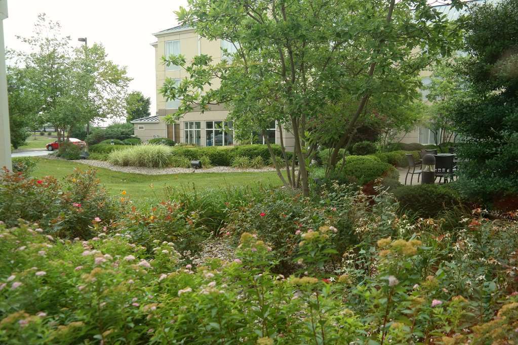 Hilton Garden Inn Louisville East Экстерьер фото